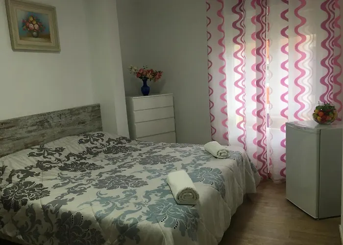 Lana بيت ضيافة دينايا