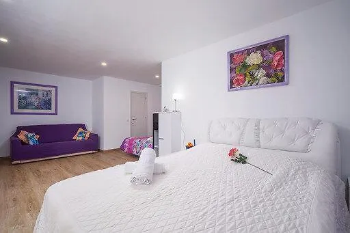 Lana بيت ضيافة دينايا