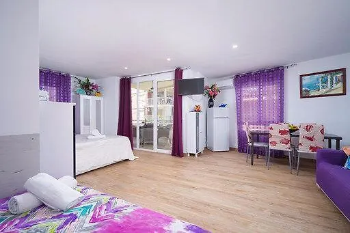 Lana بيت ضيافة دينايا